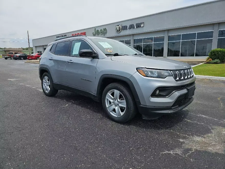 2022 Jeep Compass Latitude photo 1