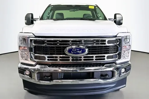 2025 Ford F-350 XLT photo 2