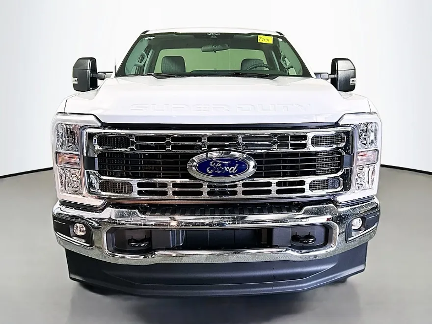 2025 Ford F-350 XLT photo 2