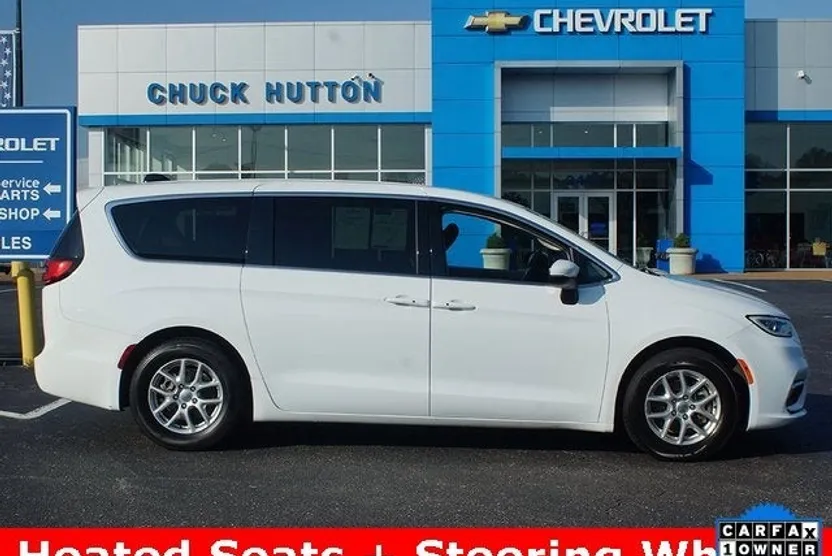 2023 Chrysler Pacifica Touring L photo 1