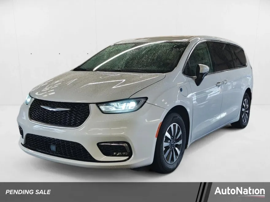 2023 Chrysler Pacifica Hybrid Touring L photo 1