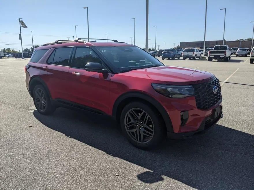 2025 Ford Explorer ST photo 1