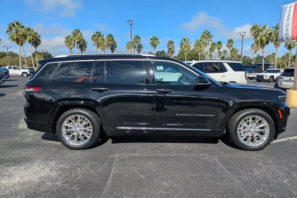 2021 Jeep Grand Cherokee L Summit photo 1