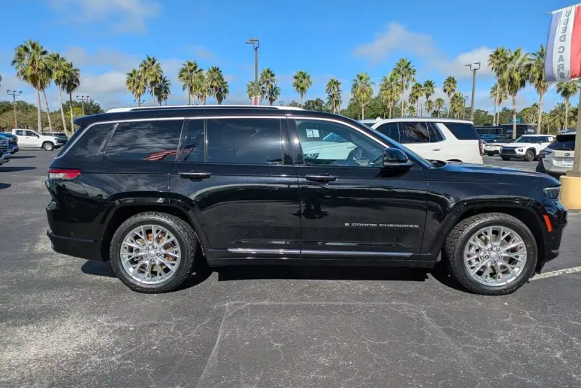 2021 Jeep Grand Cherokee L Summit photo 1
