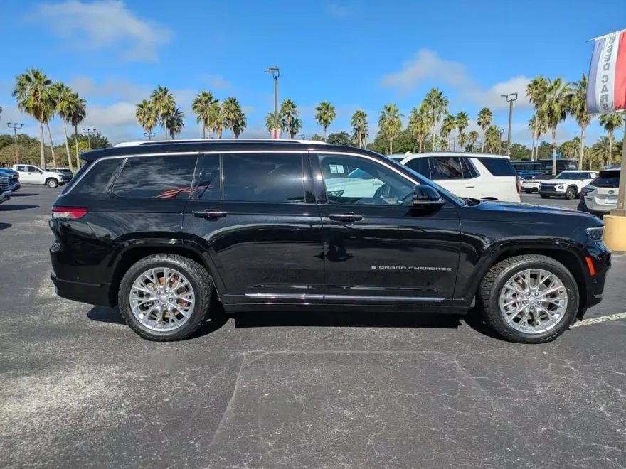 2021 Jeep Grand Cherokee L Summit photo 1