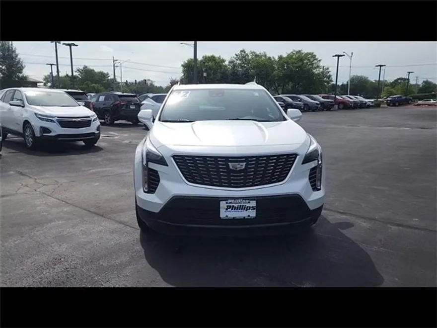 2022 Cadillac XT4 Luxury photo 1