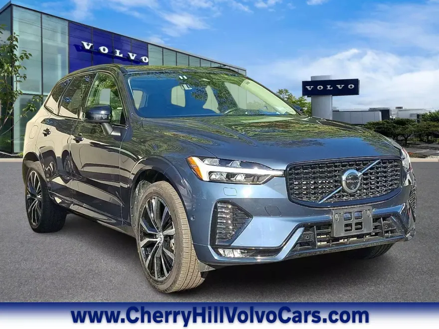 2025 Volvo XC60 B5 Plus photo 1
