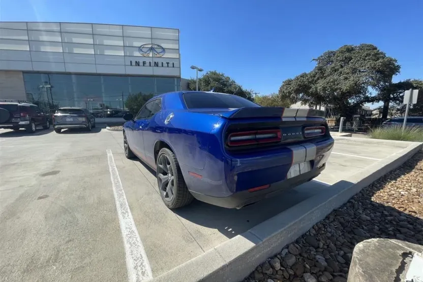 2018 Dodge Challenger R/T Plus photo 1