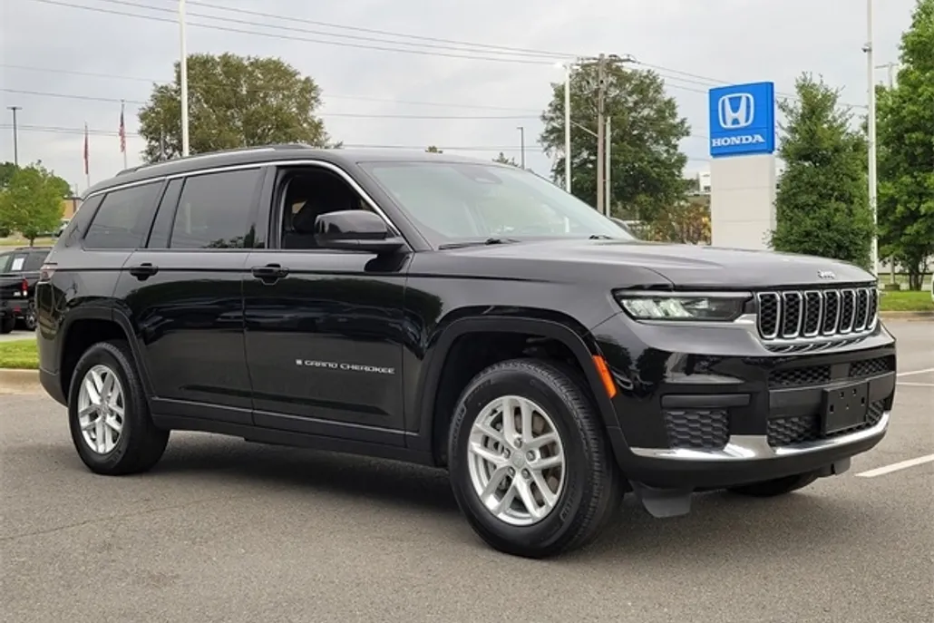 2023 Jeep Grand Cherokee Laredo photo 1