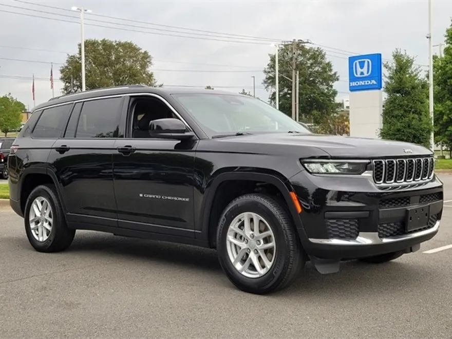 2023 Jeep Grand Cherokee Laredo photo 1