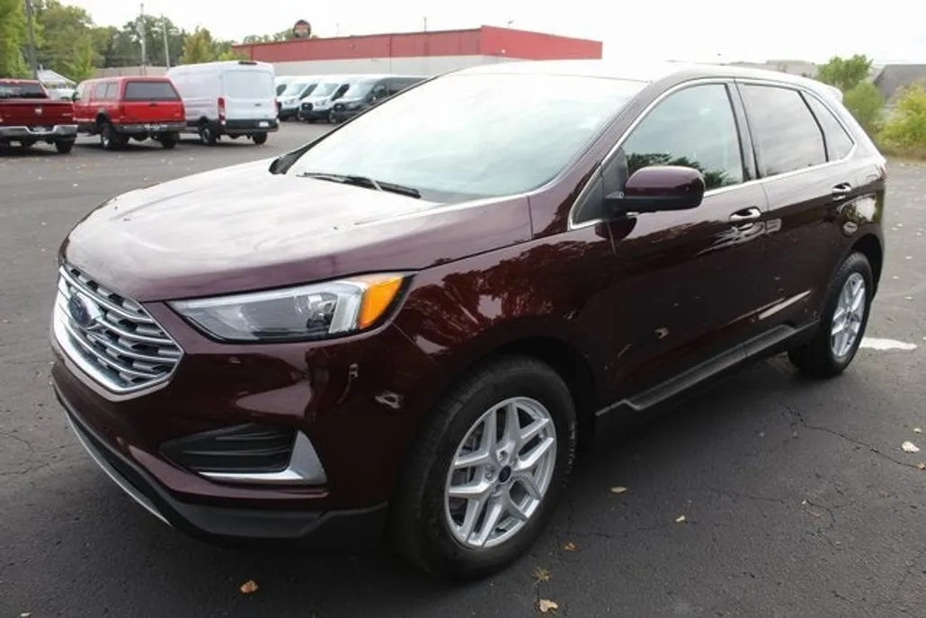 2022 Ford Edge SEL photo 1