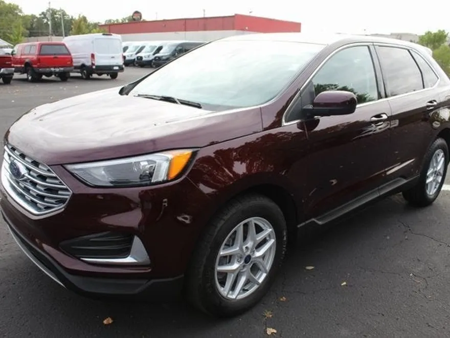 2022 Ford Edge SEL photo 1