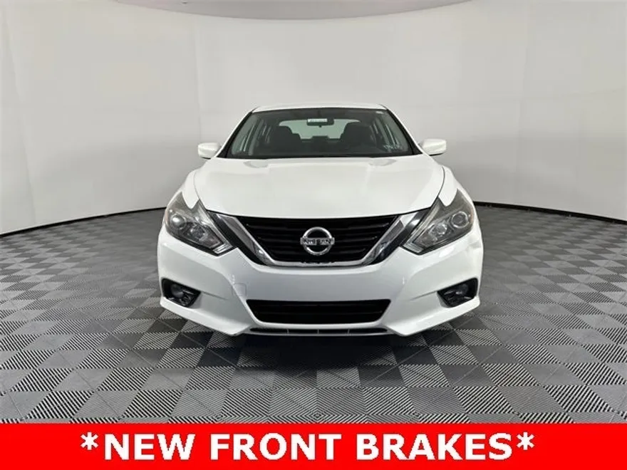 2017 Nissan Altima 2.5 SR photo 1