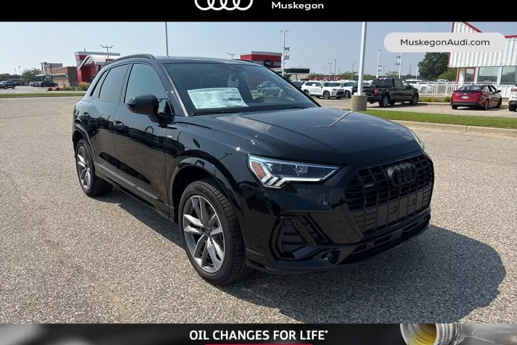2025 Audi Q3 45 TFSI S line Premium photo 1