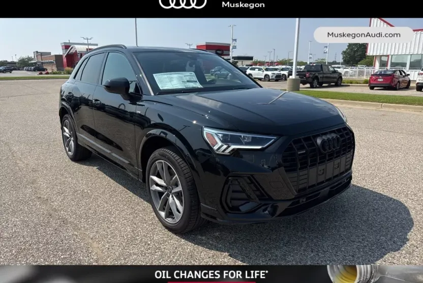 2025 Audi Q3 45 TFSI S line Premium photo 1