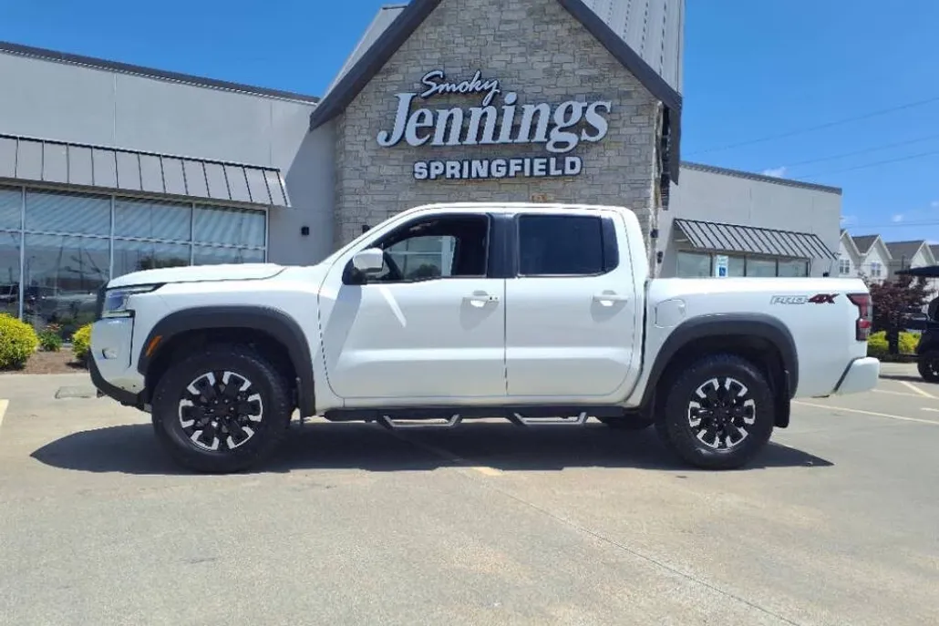 2023 Nissan Frontier PRO-4X Crew Cab photo 1
