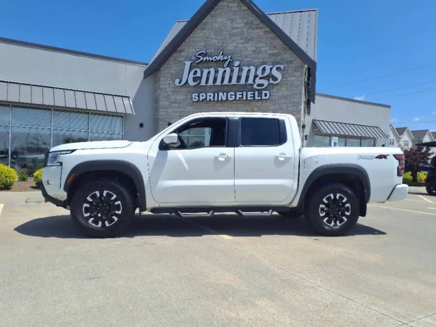 2023 Nissan Frontier PRO-4X Crew Cab photo 1