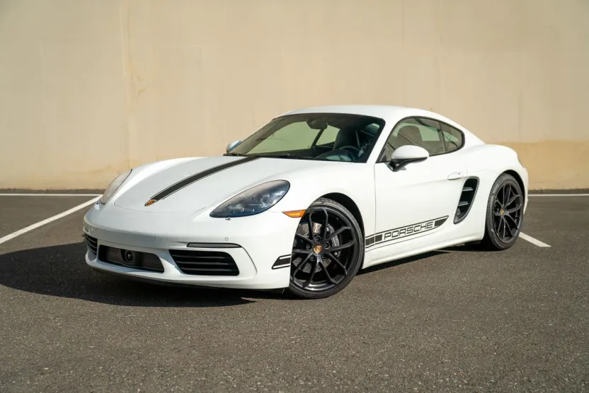 2024 Porsche Cayman photo 1