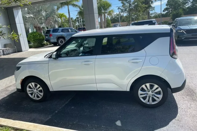 2024 Kia Soul LX photo 1