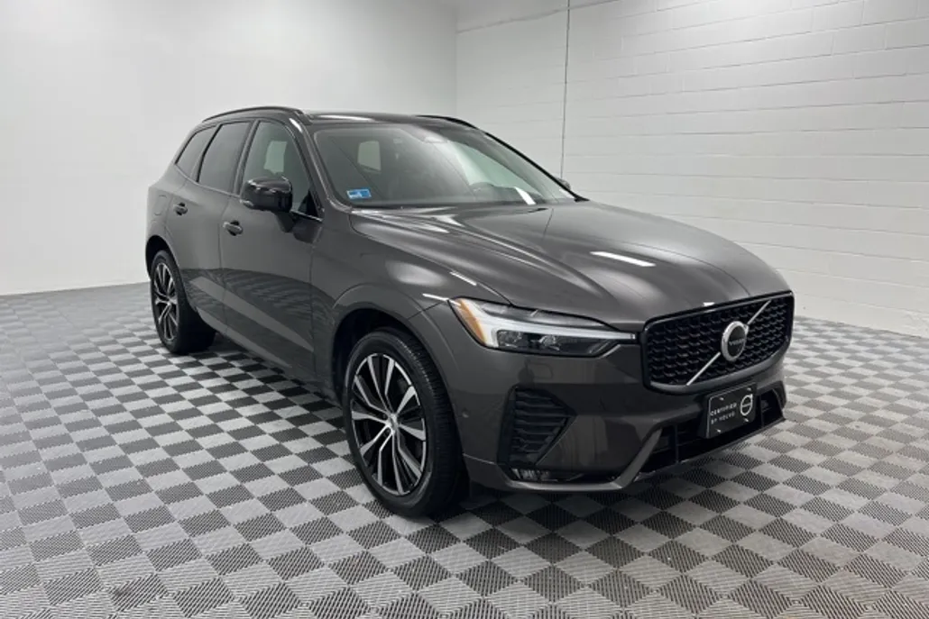 2023 Volvo XC60 B5 Plus photo 1