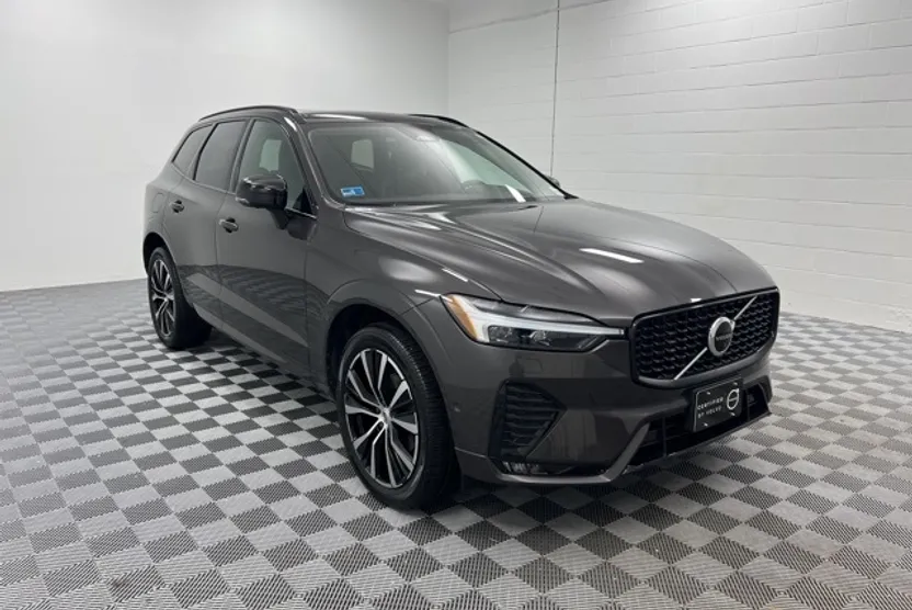 2023 Volvo XC60 B5 Plus photo 1