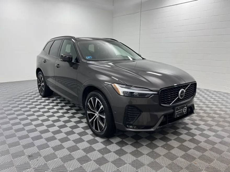2023 Volvo XC60 B5 Plus photo 1
