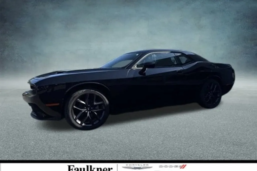 2022 Dodge Challenger SXT photo 1