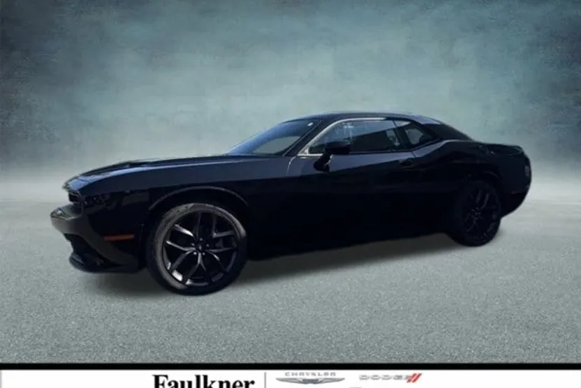 2022 Dodge Challenger SXT photo 1
