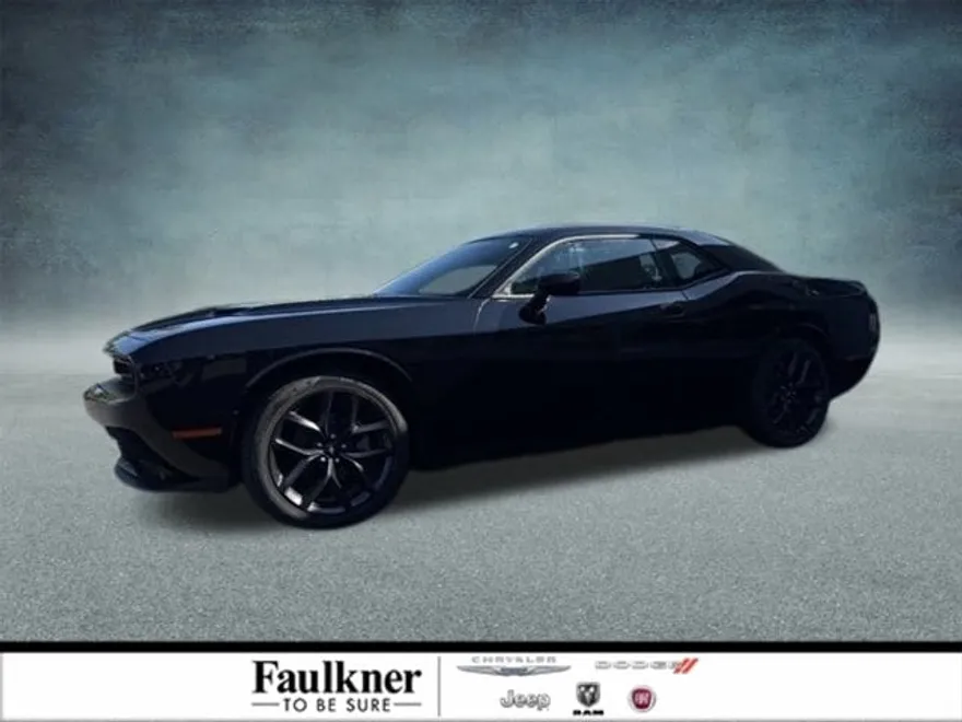 2022 Dodge Challenger SXT photo 1
