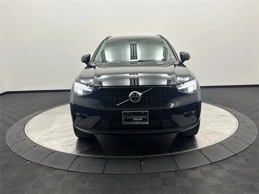 2025 Volvo XC40 AWD Plus photo 1