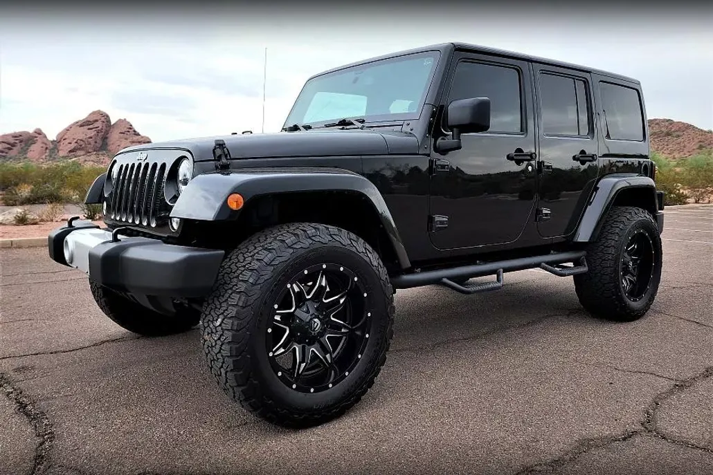 2015 Jeep Wrangler Unlimited Sahara photo 1
