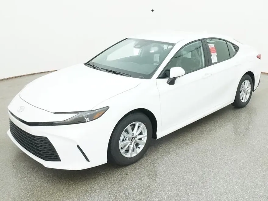 2025 Toyota Camry LE photo 1