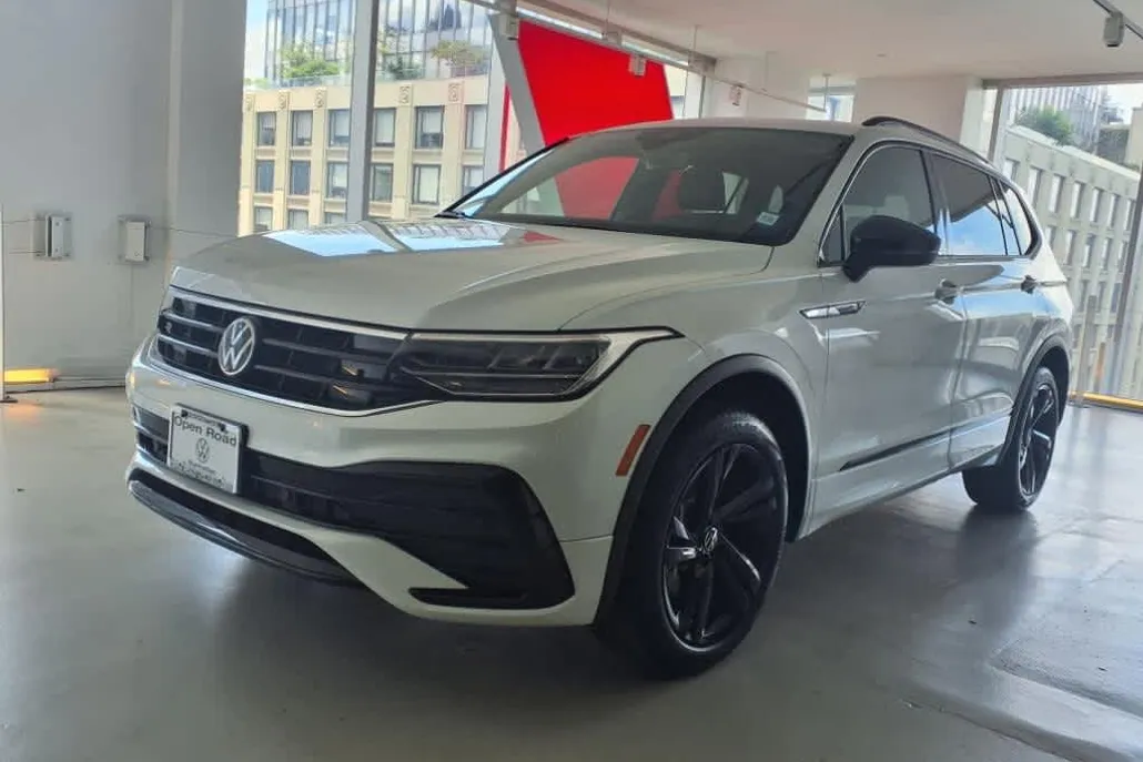 2024 Volkswagen Tiguan SE R-Line Black photo 1