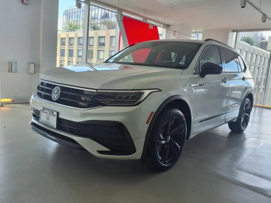 2024 Volkswagen Tiguan SE R-Line Black photo 1