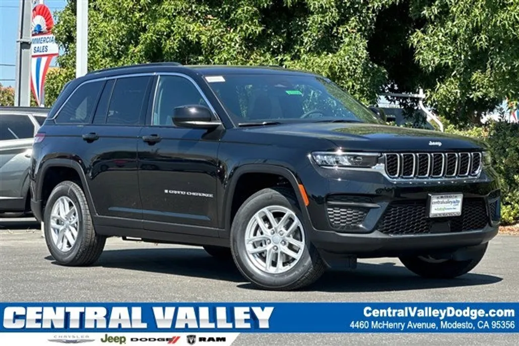 2025 Jeep Grand Cherokee Laredo X photo 1