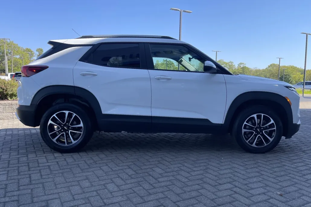 2025 Chevrolet Trailblazer LT photo 1