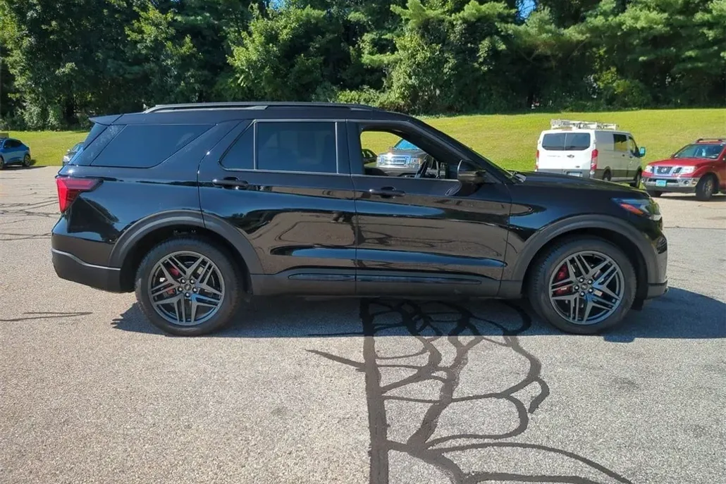 2025 Ford Explorer ST photo 1