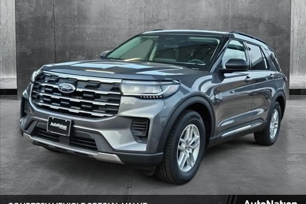 2025 Ford Explorer photo 1