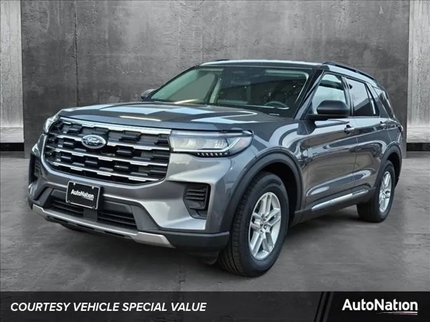 2025 Ford Explorer photo 1