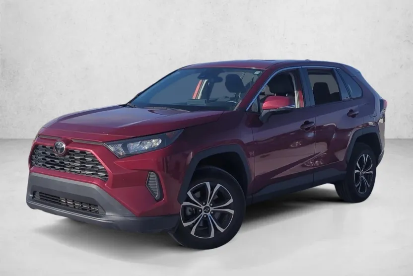 2022 Toyota RAV4 LE photo 1