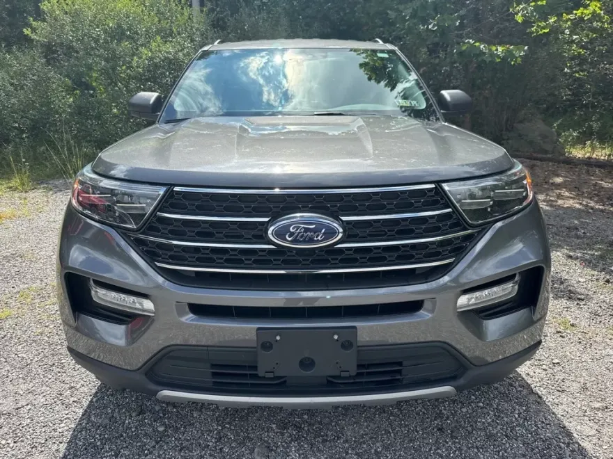 2023 Ford Explorer XLT photo 1