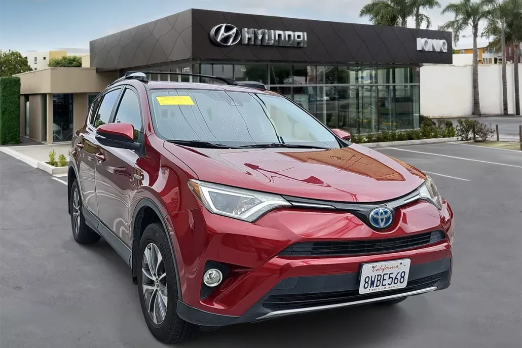 2018 Toyota RAV4 Hybrid XLE photo 1