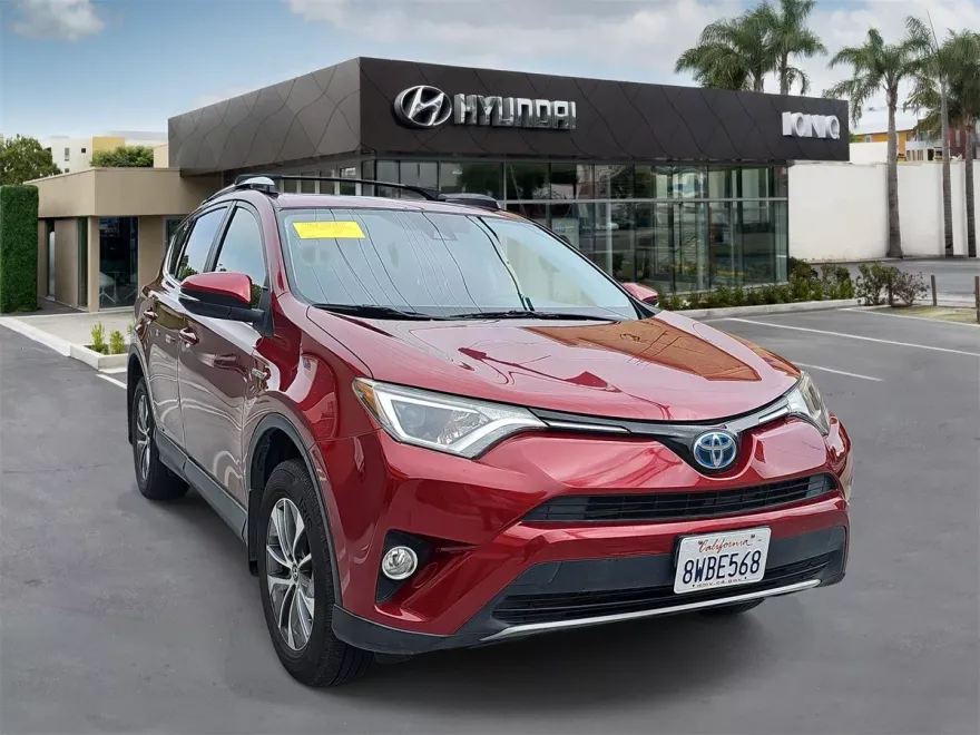 2018 Toyota RAV4 Hybrid XLE photo 1