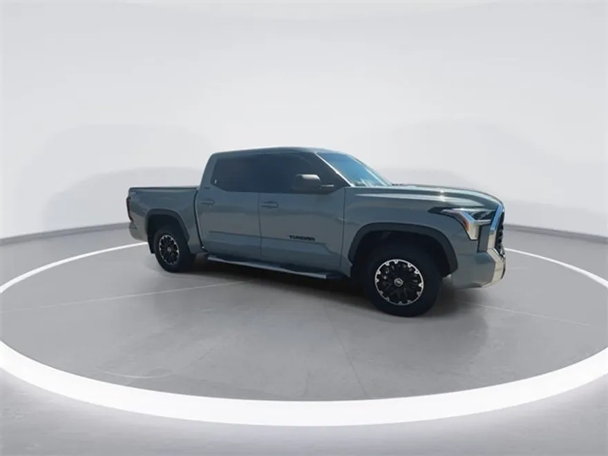 2022 Toyota Tundra SR5 CrewMax photo 2