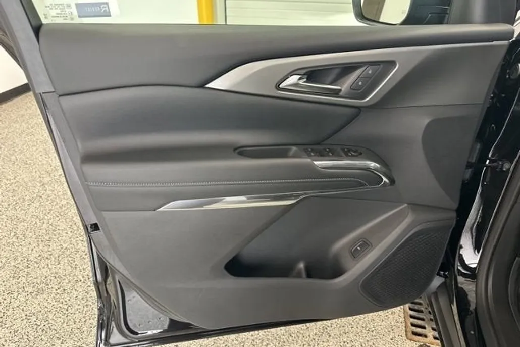 2026 Chevrolet Traverse photo 1