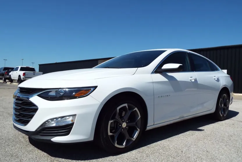 2024 Chevrolet Malibu 1LT photo 1