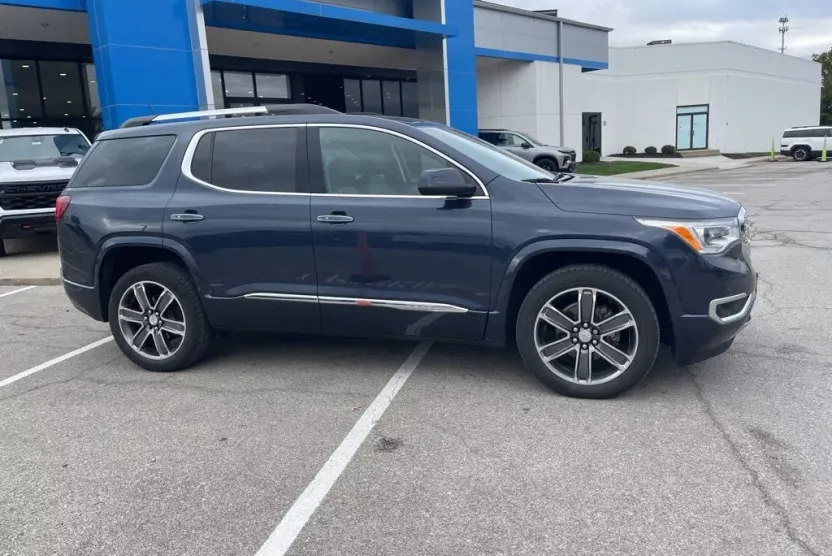 2019 Gmc Acadia Denali photo 1