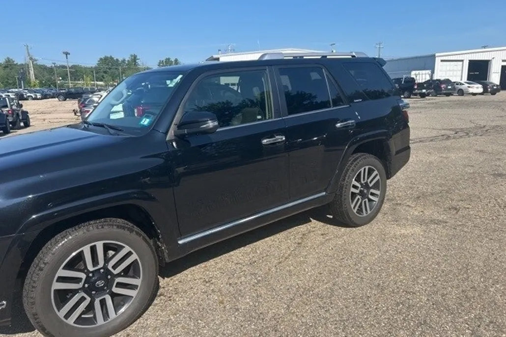 2023 Toyota 4Runner Limited photo 1