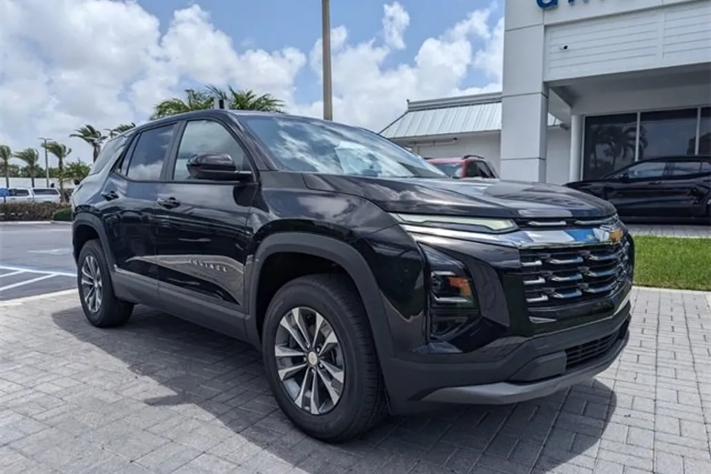 2026 Chevrolet Equinox LT photo 1