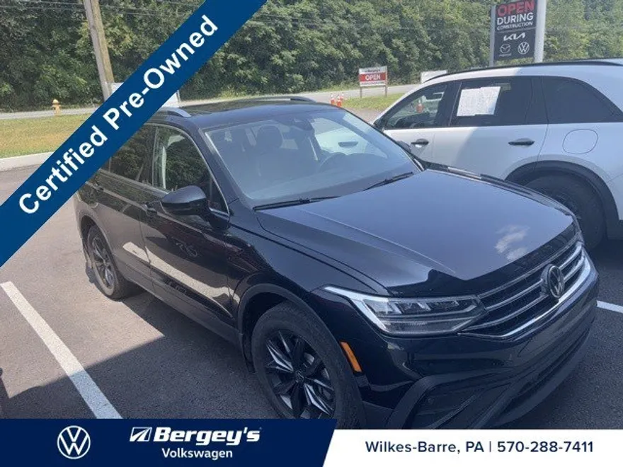 2023 Volkswagen Tiguan SE photo 1